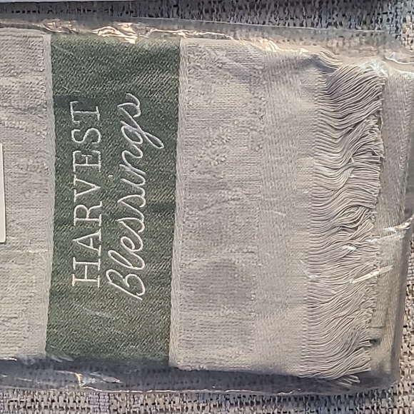 HOMEWEAR AND CELEBRATE TOGETHER HAND TOWELS BUNDLE OF 5 TOWELS - Picture 4 of 8